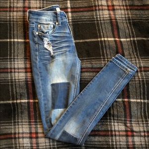 Women’s ripped skinny jeans